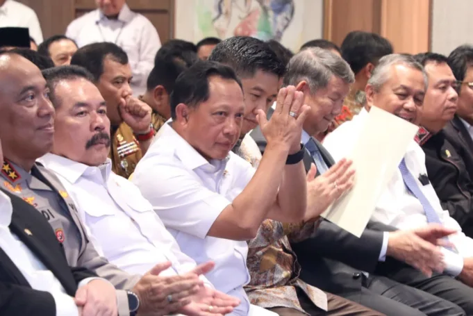 Mendagri Raih Penghargaan atas Dukungan Program Perumahan Rakyat
