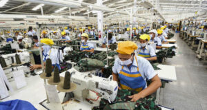 Booming komoditas di Indonesia: ketahui tantangan ekonomi yang masih dihadapi meski harga bahan mentah sedang tinggi.