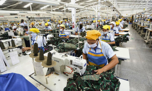 Booming komoditas di Indonesia: ketahui tantangan ekonomi yang masih dihadapi meski harga bahan mentah sedang tinggi.