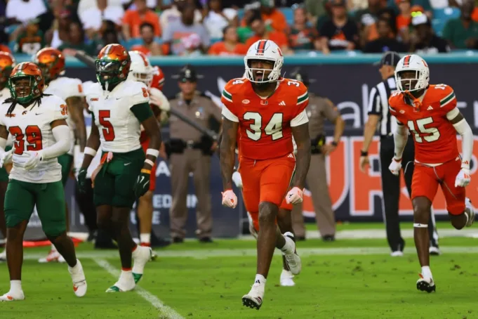 Miami LB menghadapi tiga tuduhan pembunuhan kendaraan
