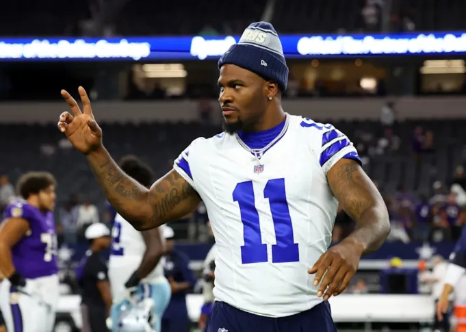Micah Parsons mengucapkan selamat tinggal kepada Dallas Cowboys. (Foto AP/Richard W. Rodriguez)
