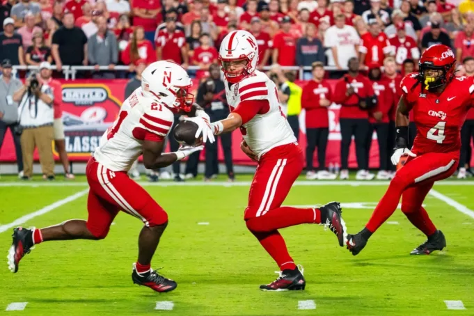Nebraska menahan Cincinnati berkat intersepsi terlambat
