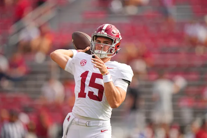 Sepak bola perguruan tinggi: Alabama Ty Simpson (15) beraksi, melempar sepak bola vs Wisconsin selama pertandingan yang dimainkan di Stadion Camp Randall. Madison, WI 9/14/2024 Kredit: Erick W. Rasco (Foto oleh Erick W. Rasco/Sports Illustrated Via Getty Images) (Set Nomor: X164619)