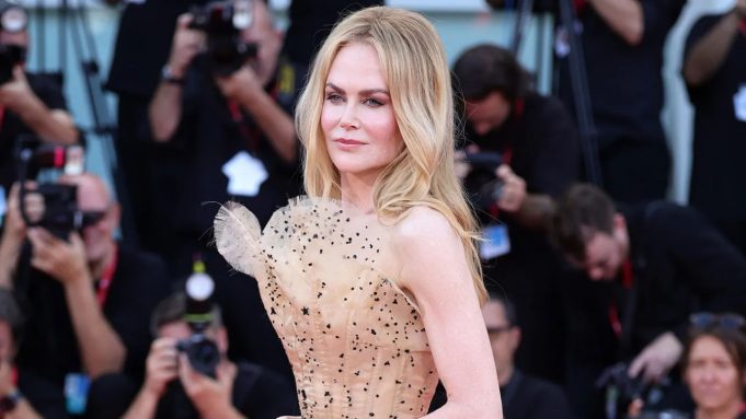 Aktris ternama Nicole Kidman saat ini menghadapi dilema antara loyalitas pribadi dan diplomasi profesional Sebagai duta besar untuk UN Women.