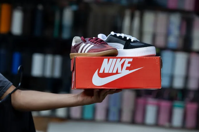 Nike untuk memotong kurang dari 1% staf perusahaan dalam restrukturisasi

