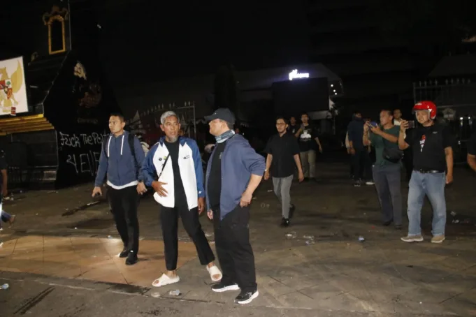 Pendemo Bakar Kantin dan 3 Mobil Warga, Gubernur Ahmad Luthfi Ajak Masyarakat Jaga Kondusifitas
