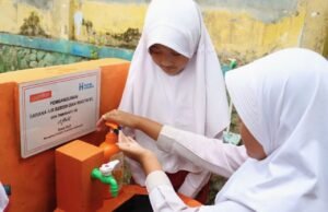 Akses Air Bersih dan Toilet: Hak Asasi untuk Indonesia yang Lebih Sehat Penyediaan Akses Sanitasi Sekolah di Indonesia Langkah Menanamkan PHBS Sejak Usia Dini