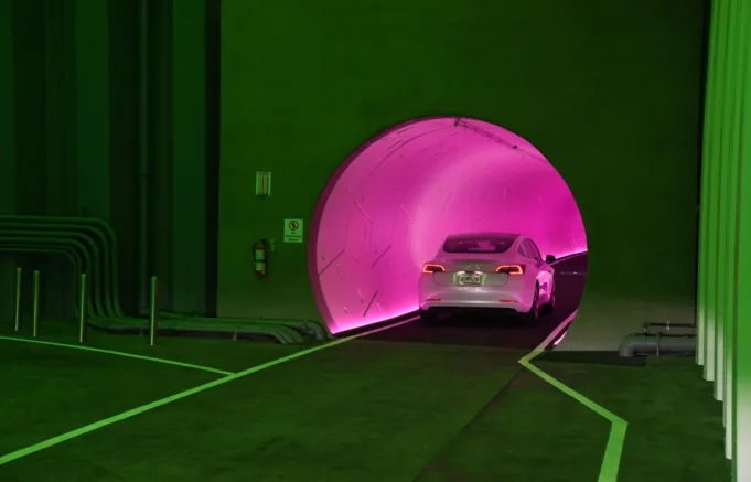 Perusahaan yang membosankan akhirnya menguji 'self-driving' Tesla di Las Vegas Tunnels-nya
