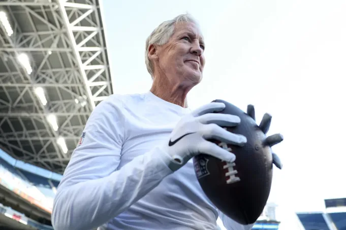 Pete Carroll mengambil alih tim Las Vegas Raiders yang telah berada di dekat bagian bawah NFL untuk waktu yang lama. (Foto oleh Steph Chambers/Getty Images)