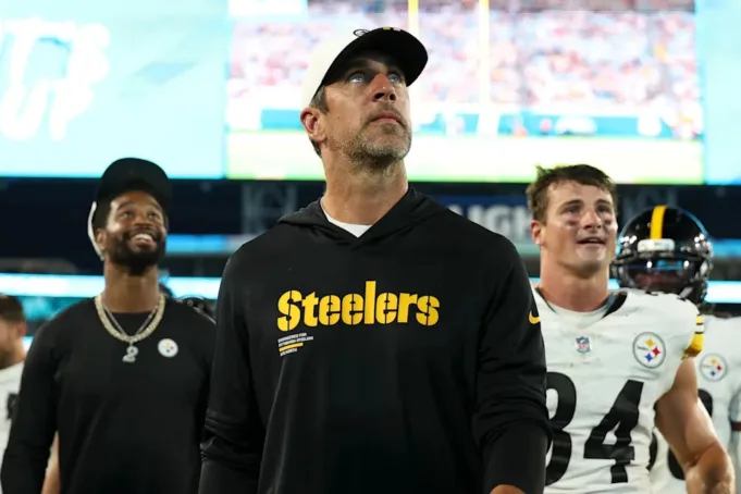 Aaron Rodgers mengindikasikan musim ini dengan Steelers akan menjadi yang terakhir di NFL. (Foto oleh Logan Bowles/Getty Images)