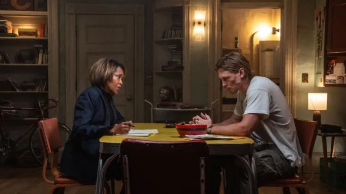 Regina King on 'Catching Stealing' Lawan main Austin Butler, Mianu Wine
