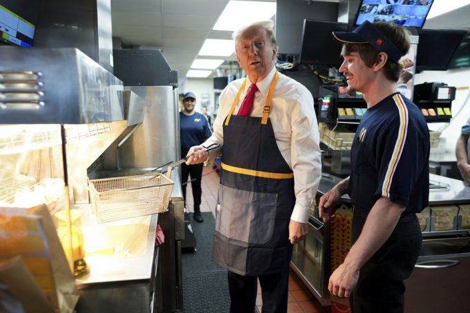 Rekan pemilik Trump Burger bisa dideportasi
