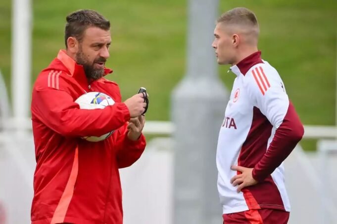 Daniele De Rossi and Artem Dovbyk