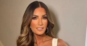 Karren Brady cemberut di kamera, seperti Kardashian, dengan kulit warna seratus kursi berjemur, tulis Susannah Jowitt