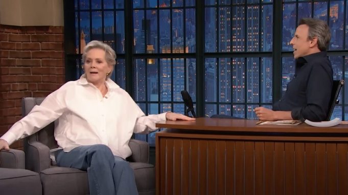Seth Meyers menawarkan Jean Smart catatan tentang hosting larut malam 'Hacks' -nya
