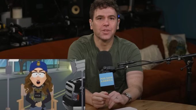 Pod Save America memuji Taman Selatan karena mengejek wajah Kristi Noem
