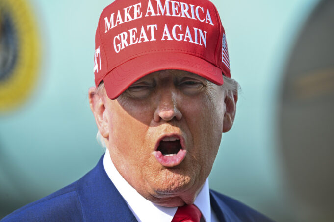 Solusi Trump untuk Laporan Pekerjaan Buruk Terbaru: Tembak Messenger

