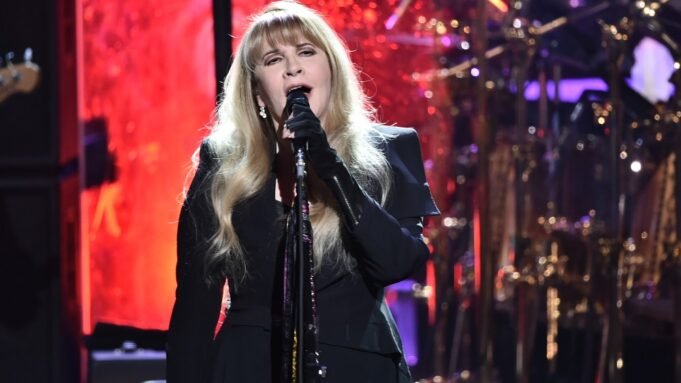 Stevie Nicks Fraktur Bahu, Tanggal Tur Jadwalkan Jadwalkan
