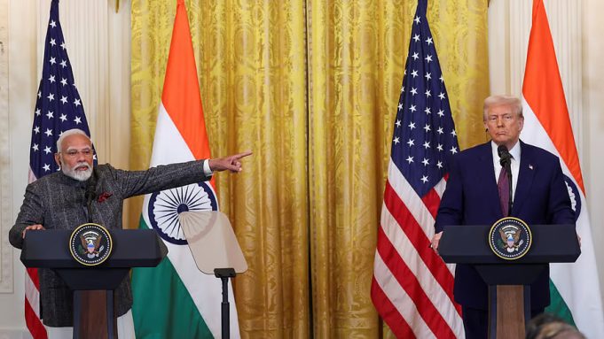 Donald Trump baru-baru ini mengumumkan rencana untuk mengenakan pajak impor tambahan sebesar 25% pada produk-produk dari India.