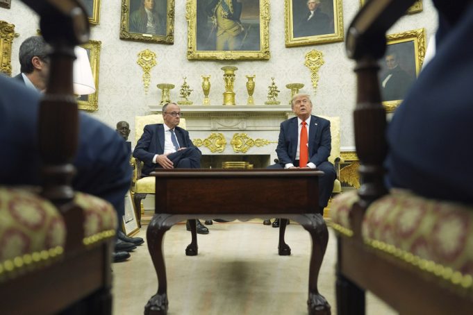 Trump membuat Gedung Putih yang norak seperti dia
