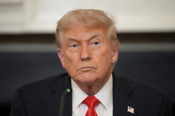 Trump memerintahkan subs nuklir yang diposisikan kembali meludah dengan mantan pemimpin Rusia
