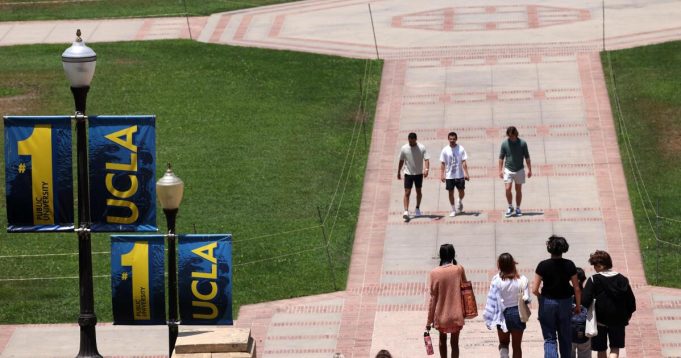 Universitas Ivy League membayar ratusan juta untuk diselesaikan dengan Trump. Apakah UCLA berikutnya?
