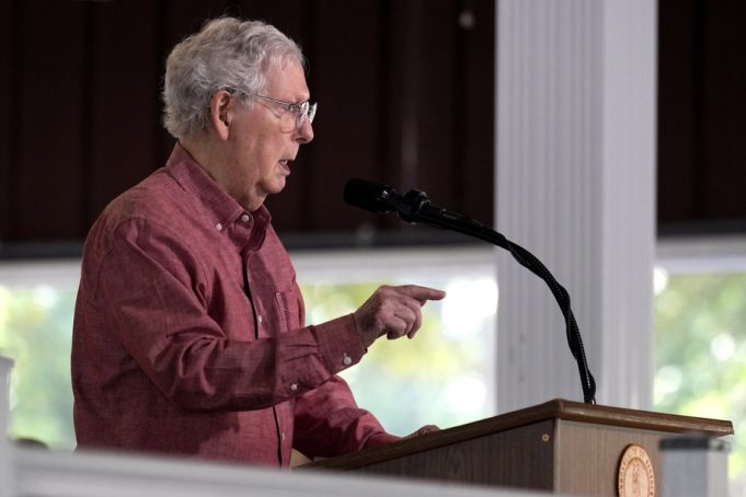Warisan Mitch McConnell mendapat kecaman dalam perlombaan Kentucky untuk menggantikannya di Senat

