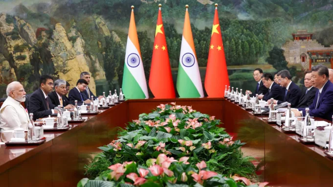 Xi bertemu Modi saat Cina dan India berupaya membangun kembali ikatan
