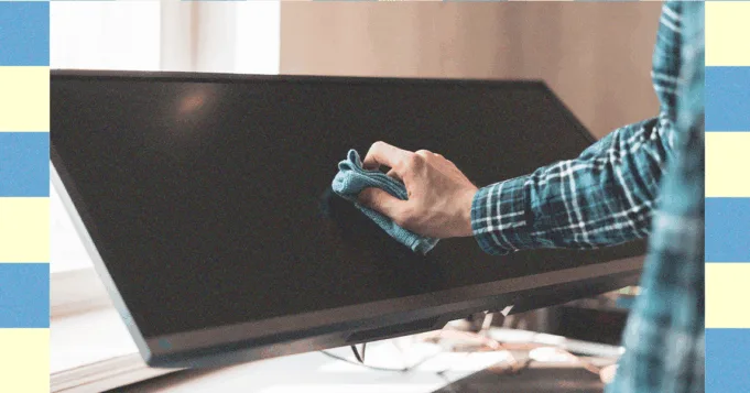 Cara membersihkan layar TV atau monitor komputer
