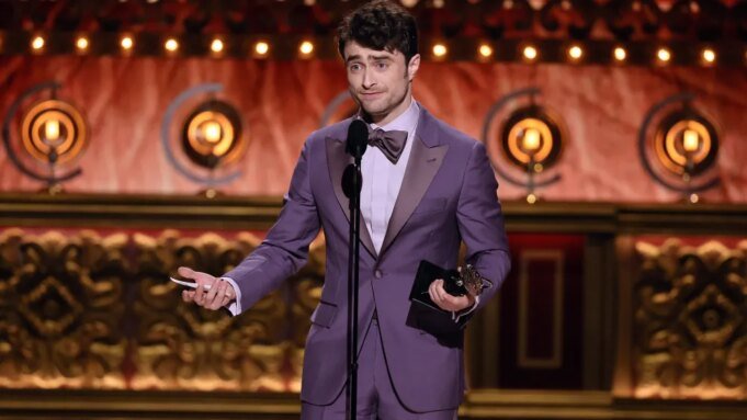 Daniel-Radcliffe-Mengatur-Kembalinya-Broadway-Dengan-Drama-Solo-Setiap-Hal.jpg