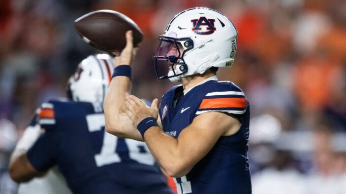 Jackson-Arnold-dari-sepak-bola-Auburn-kemungkinan-akan-menjadi-starter.jpg