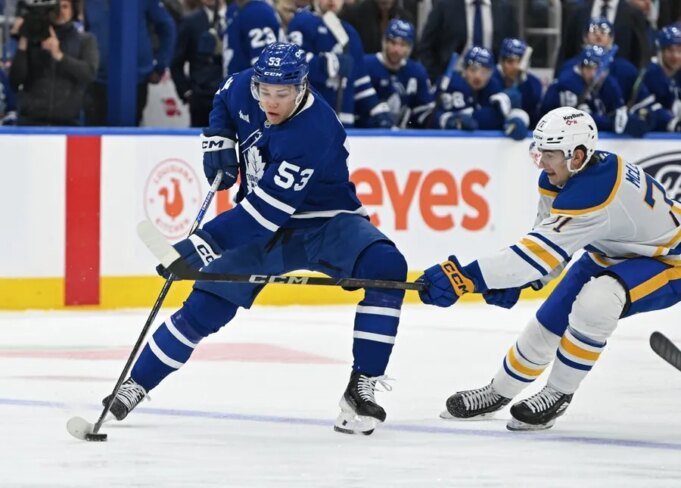 John-Tavares-terlambat-mencetak-gol-saat-Maple-Leafs-mengalahkan-Sabre.jpg