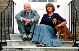 Keluarga Girl Annabel Goldsmith, ibu pemimpin masyarakat yang memberikan namanya pada klub malam paling mewah di London, memuji kehidupannya yang ‘luar biasa dan lengkap’ … namun mengatakan kematiannya telah membuat mereka ‘kehilangan’.