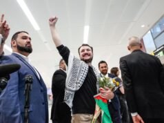 Mahmoud Khalil mengatakan pemerintah menggunakan pengadilan imigrasi untuk ‘mengendalikan proses’