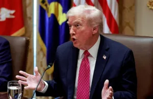 Trump mendesak Zelensky untuk memutuskan kesepakatan dengan Putin atau berisiko menghadapi kehancuran, lapor FT.