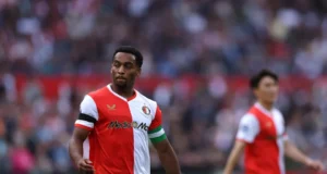 Napoli mengalihkan perhatian pada Timber, yang ditargetkan untuk transfer Januari