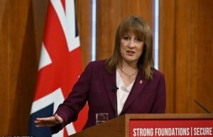 Kanselir kehilangan kendali: Rachel Reeves dituduh memimpin Anggaran paling amburadul dalam sejarah setelah mempermalukan kenaikan pajak penghasilan