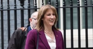 Rachel Reeves akan menargetkan keluarga kelas menengah dengan ‘pajak rumah’ baru senilai £600 juta yang akan menimpa satu dari 10 rumah dalam kekacauan anggaran baru setelah perubahan pajak pendapatan yang tidak disengaja