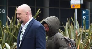 Naga Munchetty menunjukkan ketegangannya saat dia meninggalkan BBC Breakfast bersama seorang penjaga keamanan sambil menghadapi penyelidikan formal atas tuduhan penindasan