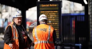 Transportasi neraka bagi penumpang Natal: 2 500 kereta akan tertabrak dalam 32 hari pekerjaan teknik