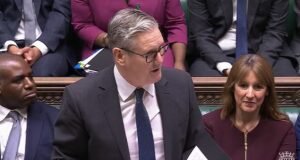 Starmer berjuang untuk bertahan ketika anggota parlemen pemberontak menawarkan untuk menyerahkan kursinya di DPR sehingga Andy Burnham bisa menjadi pemimpin – dengan’ 80 pendukung di belakang penantangnya’