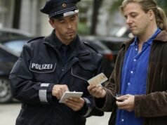 Sebuah desa di Republik Ceko telah mencapai bagian berbahaya: Seorang gadis kecil menjaga sudut jalan! Bagaimana dengan ahlinya?