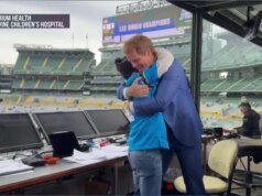 Boy bertemu kembali dengan pahlawan sepak bola setelah transplantasi jantung