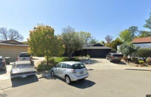 Tempat tinggal keluarga tunggal dijual seharga $ 2, 1 juta di Pleasanton