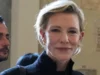 Bintang Hollywood termasuk Cate Blanchett menghujani Paus Leo dengan hadiah pada kunjungan ke Vatikan