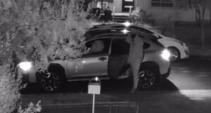 Serangan senapan mesin menargetkan dua rumah di Melbourne dalam penyergapan yang mengerikan