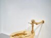 ‘Karya seni’ toilet emas murni yang dibuat oleh seniman terkenal yang menempelkan pisang ke dinding dijual seharga £9,5 juta