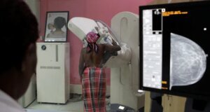 Wanita Kenya menghadapi preconception kanker dengan prostesis payudara rajutan|Wanita