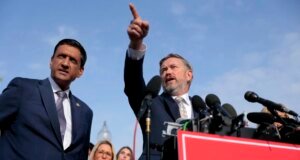 Rep Ro Khanna memecahkan koalisi MAGA atas file Epstein