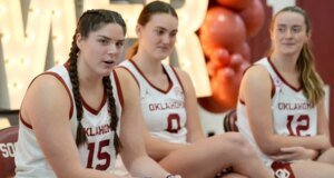 Roundup 25 Teratas Wanita: W. Va. mengalahkan Duke No. 15 dengan hanya 5 pemain